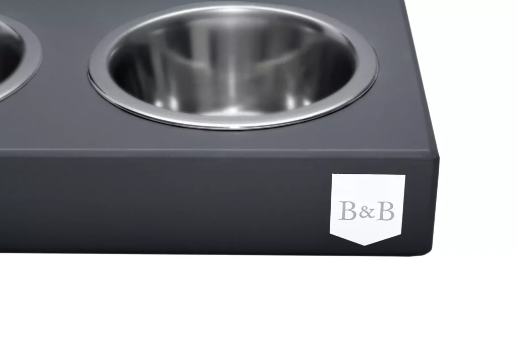 dog bowl duo graphite with wooden frame close-up