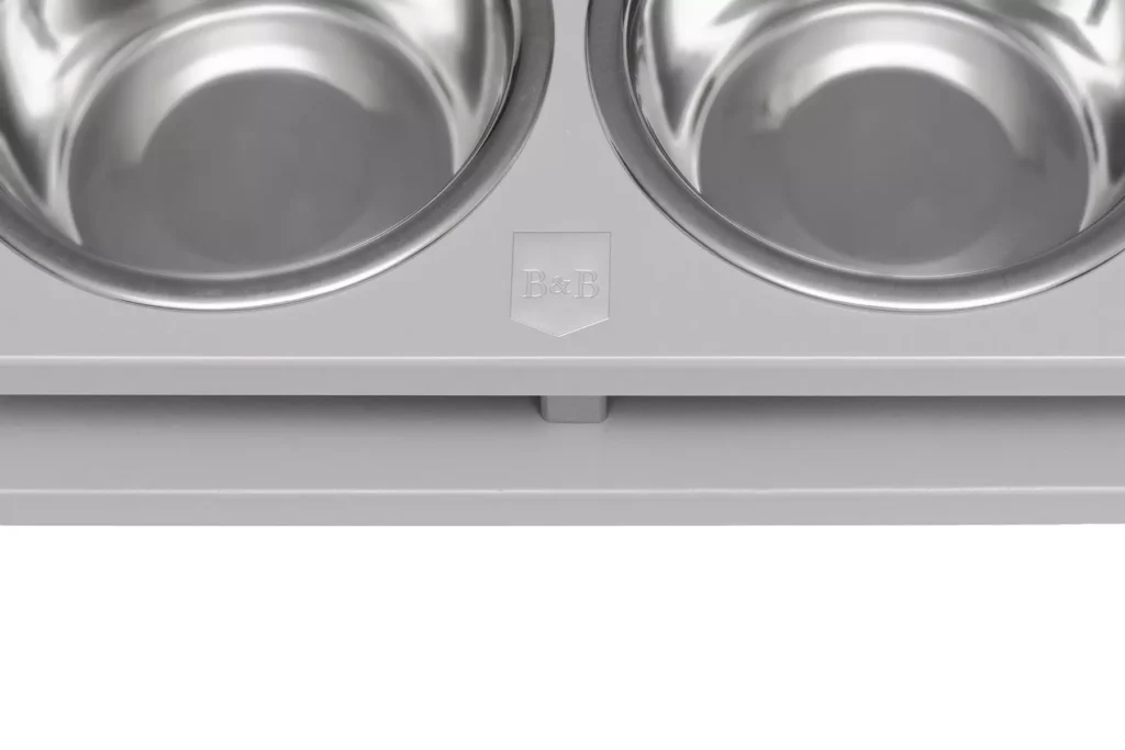 dog bowl duo grey with wooden frame close-up
